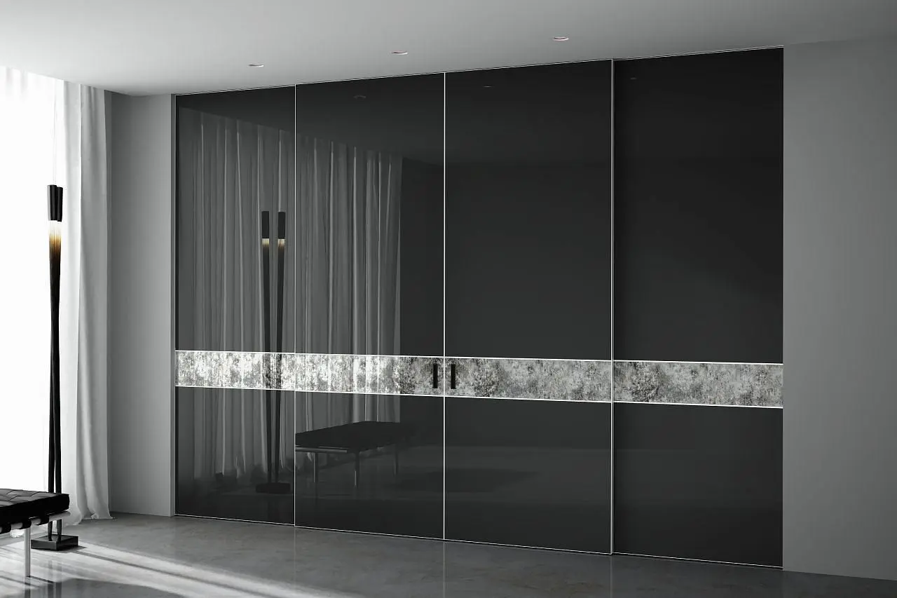 mini-STRATUS-LAGO, модель Plain, безопасное крашеное стекло G10 GLASS Nero, декоративная вставка M04 Mirror Antic Silver, алюминиевый каркас полотна в цвете AL09 Chrome Matt. Раздвижная перегородка в проёме, "скрытый" трек в потолок.