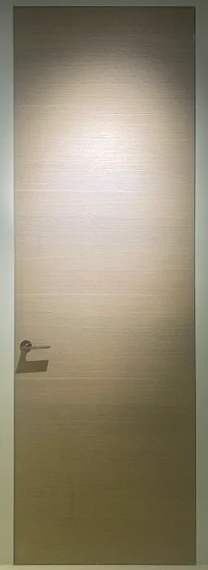 BLUINTERNI (made in Italy). Двусторонняя отделка. Натуральный шпон дуба с разной тонировкой (двусторонняя отделка), алюминиевый торец. 80х270см.