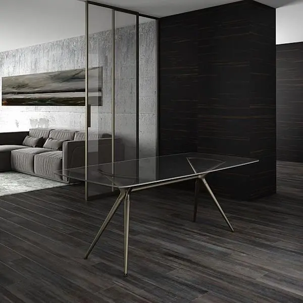 Стол MILAN. Столешница - стекло закаленное тонированное GT03 Trasparente Bronzo. Основание: алюминий, сталь - отделка AL04 Soft Bronze.
