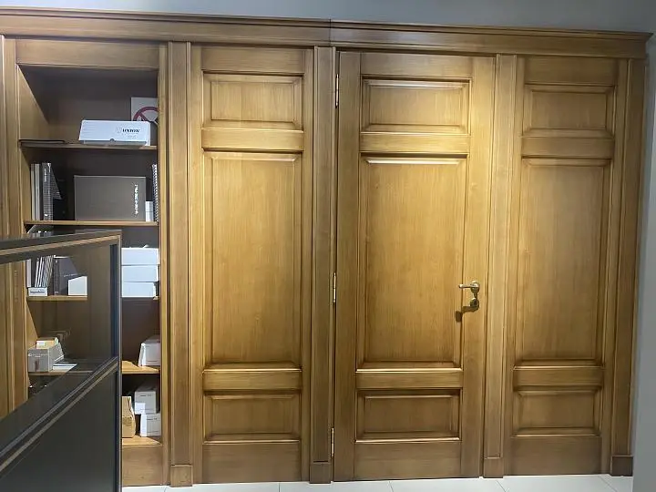 Falegnomeria Classica, модель 5-31. Массив древесины ольхи, с эффектом старины - Alder Anticato Noce Chiaro.