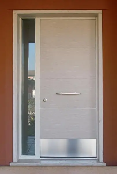 Входная металлическая дверь 