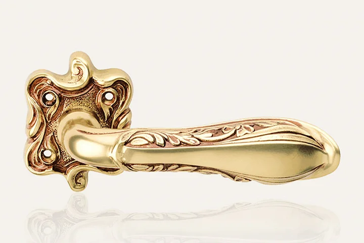 Дверная ручка, модель LIBERTY в отделке золото французское.