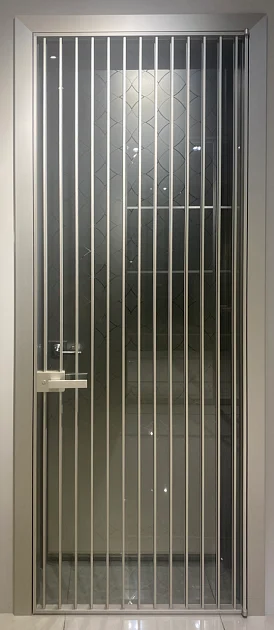 ALBED (made in Italy). Безопасное стекло, алюминиевый рейки и каркас полотна. Алюминиевый короб. 80х235см.