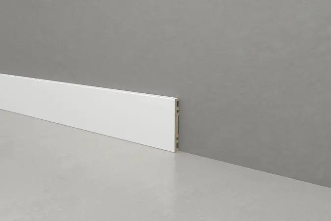 Плинтус NP9, матовая эмаль в белом цвете L01 Bianco.