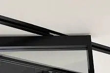 mini-ЛИБРО-СЛИМ | LIBRO-SLIM, модель Спэйс | Space, стекло безопасное GT02 Прозрачное Серое. Трек, алюминиевый каркас полотна в отделке AL08 Чёрный. Фрагмент полотна, трек.