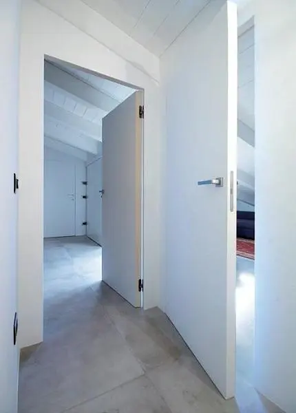 Межкомнатная дверь Porta rasoparete da tinteggiare