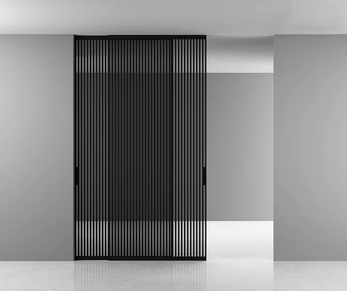 Раздвижная перегородка STRATUS-SLIM, безопасное прозрачное стекло, алюминиевый профиль в чёрном цвете. Трек скрытый в чёрном цвете.