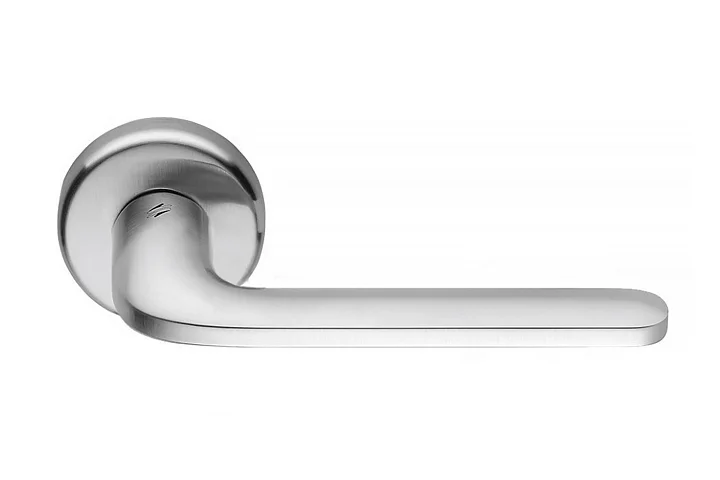 Дверная ручка, модель ROBOQUATTRO в отделке хром матовый.
