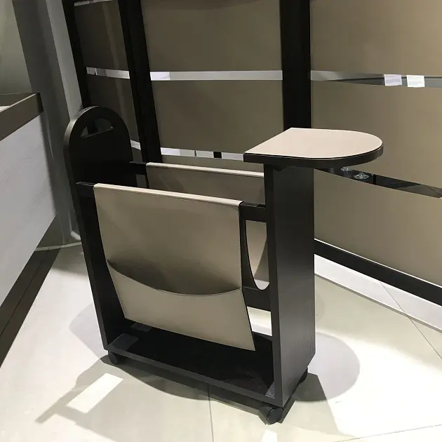 PINETTI (made in Italy). Столик для журналов. Массив дерева, натуральная кожа. 68х22х62h см.
