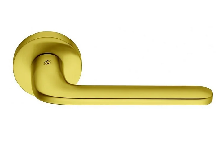 Дверная ручка, модель ROBOQUATTRO в отделке золото матовое.