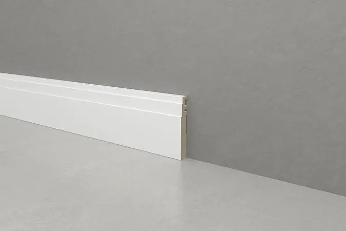 Плинтус NA10, матовая эмаль в белом цвете L01 Bianco.