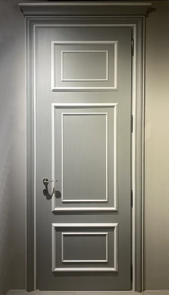 Коллекция LE PORTE DI LORENZO , модель PIETRALTA 1325/QQ. Матовая покраска серного цвета с белым декорированием.