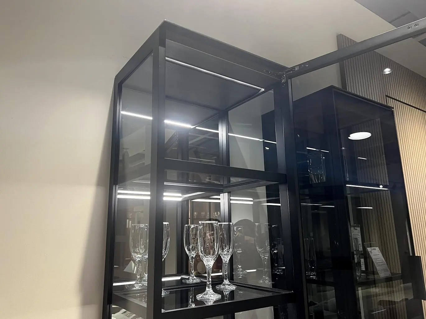 Встроенная LED подсветка.