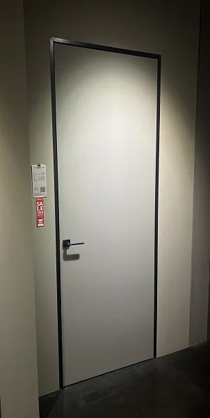 LAGO-60, модель Lira, крашеное глянцевое стекло в цвете "сланцевый", алюминиевый каркас полотна и короб в чёрном цвете.