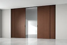 mini-СТРАТУС - ЮНИФЛЕКС-3D Алю | STRATUS - UNFLEX-3D Alu, модель Тартан | Tartan, объемная 3D поверхность, натуральный шпон UT40 Орех Итальянский. Алюминиевая торцевая кромка в отделке AL10 Чёрный Матовый, трек и ручка в цвете AL08 Чёрный.