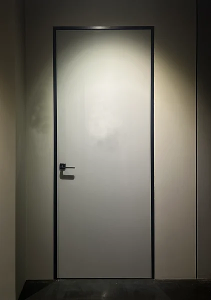 LAGO-60, модель Lira, крашеное глянцевое стекло в цвете "сланцевый", алюминиевый каркас полотна и короб в чёрном цвете.