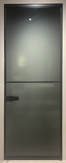 ALBED (made in Italy), QUADRA. Безопасное матовое стекло, алюминиевый каркас и раскладка. Скрытый короб. 80х240см.