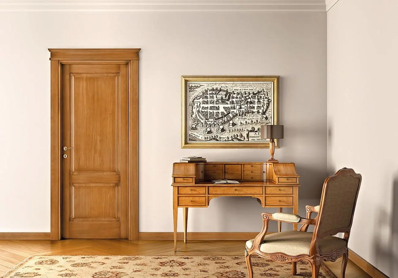 P-14, Tulipwood Anticato noce chiaro.