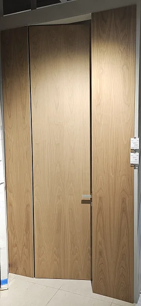 NEXT. Натуральный шпон ореха. Две стеновые панели. Скрытый короб. Дверь "под потолок" без верхней перемычки. Открывается в проём.