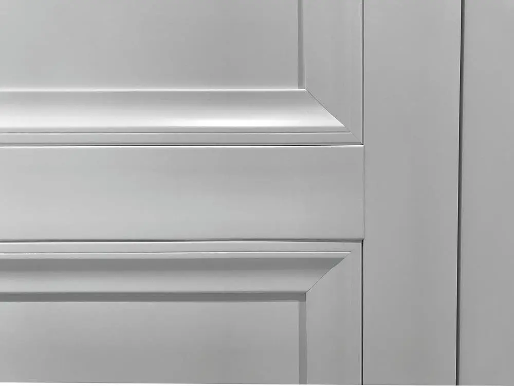 STELLA, модель PD2, инженерный массив древесины, матовая эмаль L01 Bianco. Фрагмент двери.