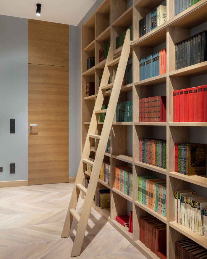 Высокие двери UNION в проекте Виталия Битиева, студия Azbuka Dom